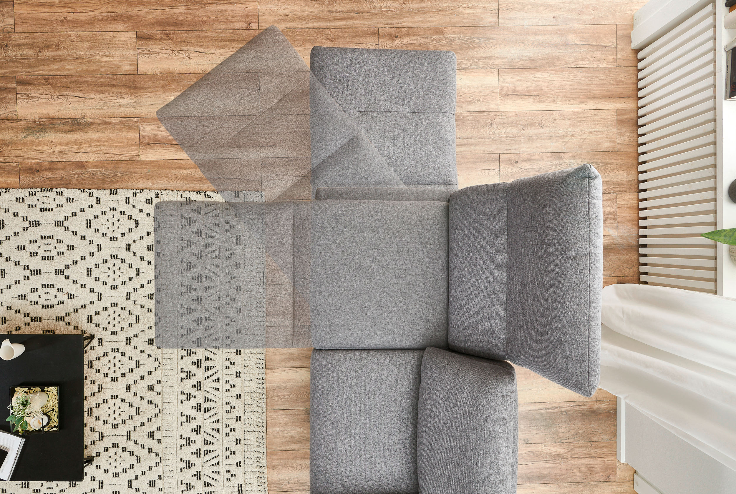 Sofa in grau mit Drehbeschlag f&uuml;r die Armlehne